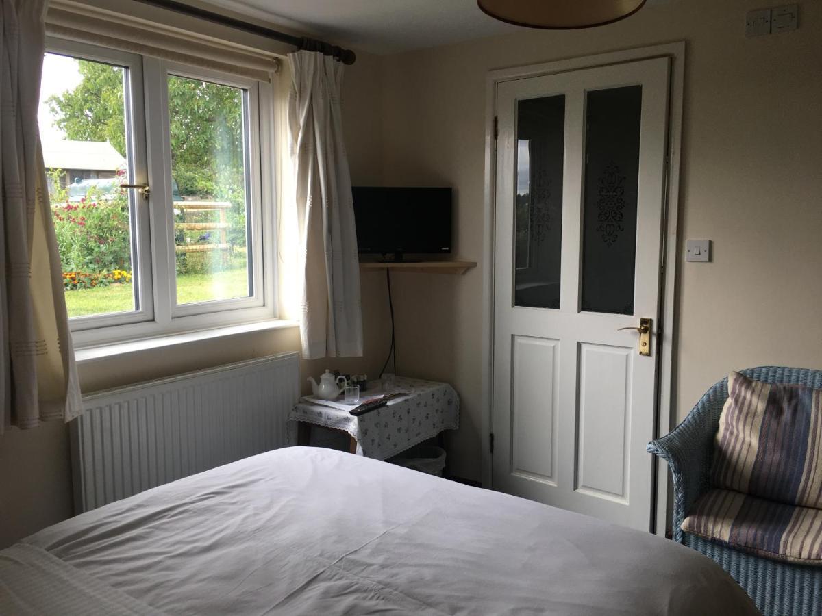 Grove Farm B&B Леминстер Экстерьер фото