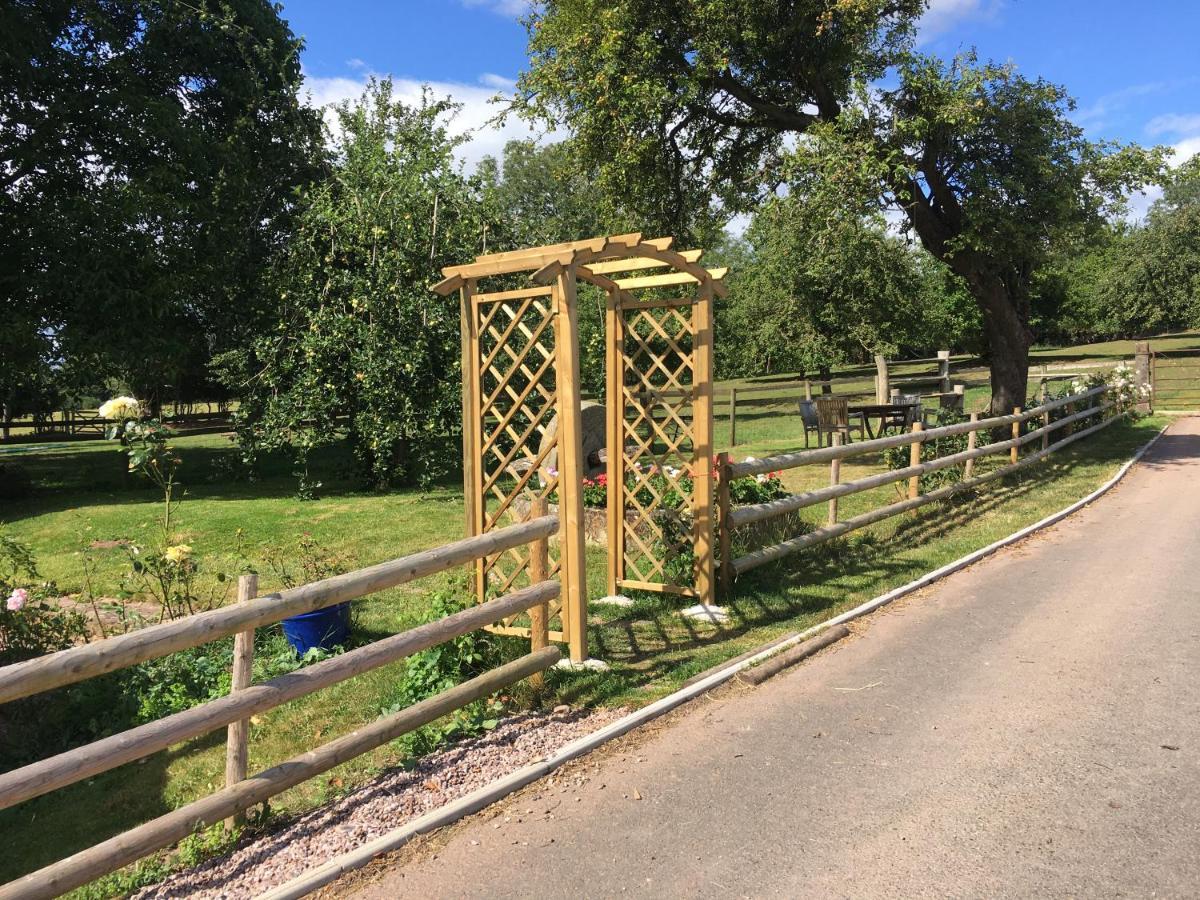 Grove Farm B&B Леминстер Экстерьер фото